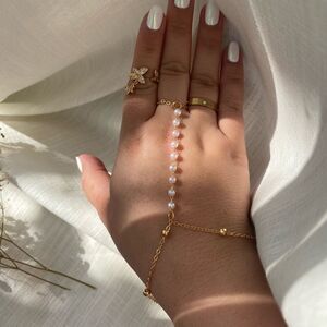 Pearl finger chain bracelet 🤍✨